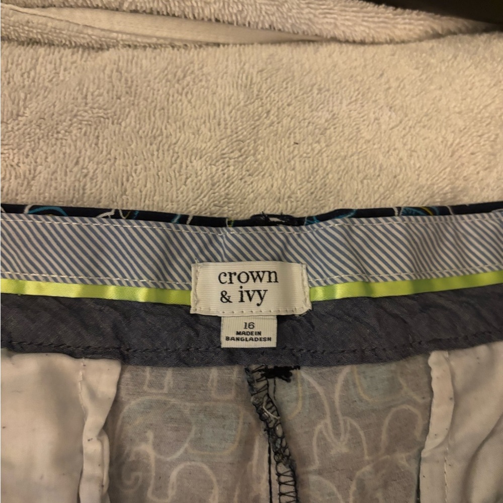 Crown & Ivy Patterned elephant print shorts